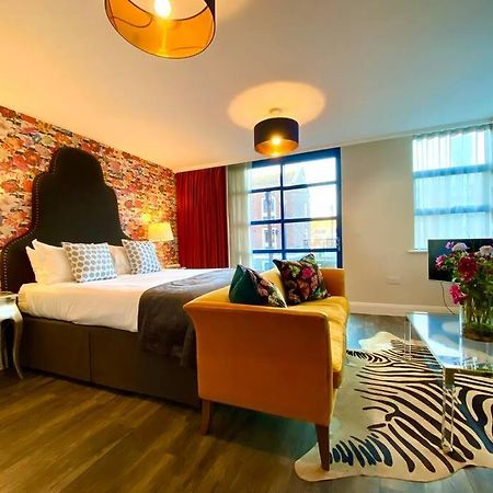 Luxurious Studio Apartment - 1 Minute Walk To Poole Quay - Great Location - Free Parking - Fast Wifi - Smart Tv - Newly Decorated - Sleeps Up To 2! Close To Poole & Bournemouth & Sandbanks Zewnętrze zdjęcie