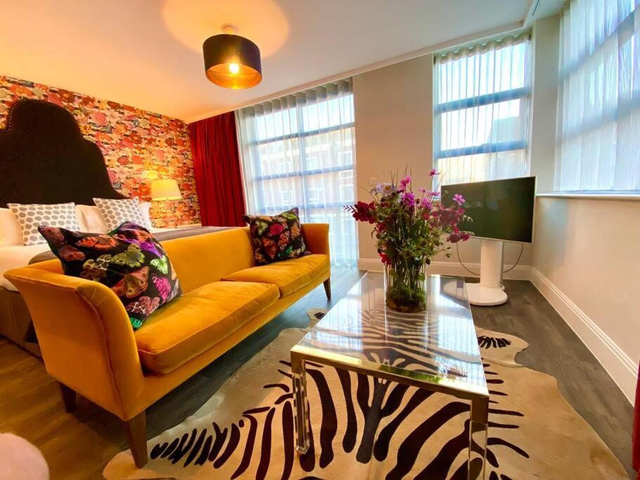 Luxurious Studio Apartment - 1 Minute Walk To Poole Quay - Great Location - Free Parking - Fast Wifi - Smart Tv - Newly Decorated - Sleeps Up To 2! Close To Poole & Bournemouth & Sandbanks Zewnętrze zdjęcie